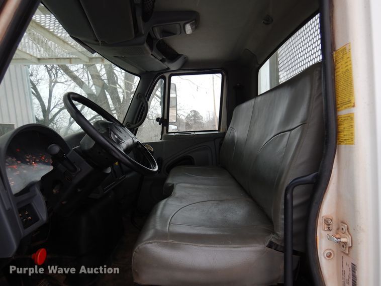 image for item DK4289 2006 International 4300  bucket truck