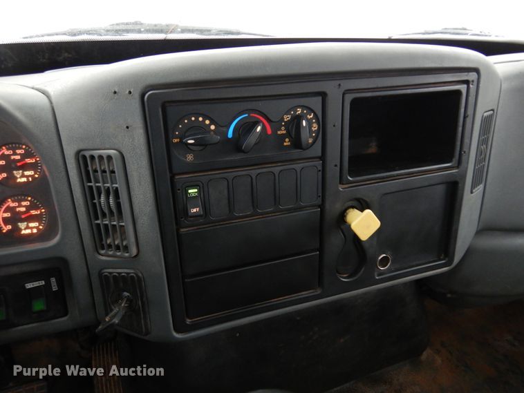 image for item DK4289 2006 International 4300  bucket truck