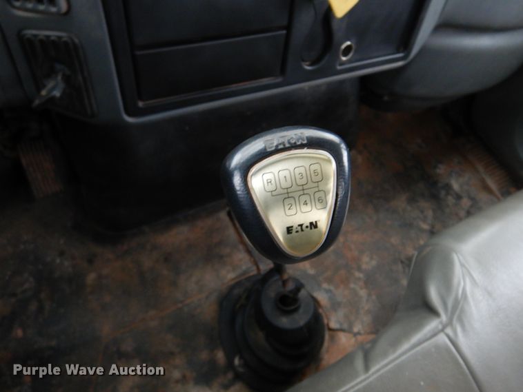 image for item DK4289 2006 International 4300  bucket truck