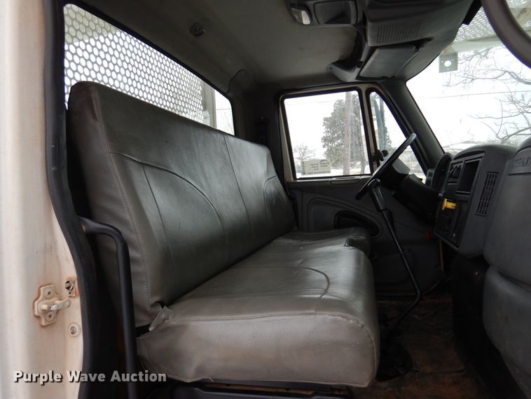 image for item DK4289 2006 International 4300  bucket truck