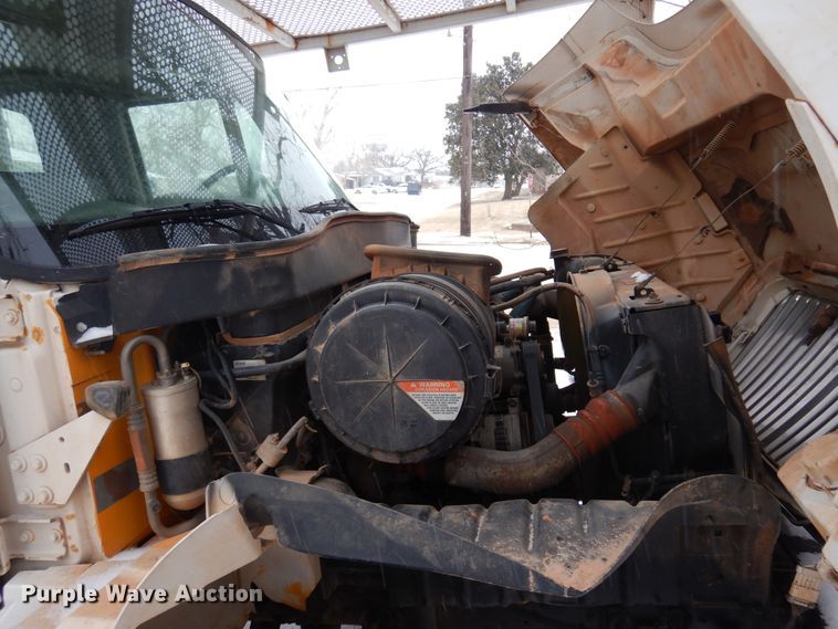 image for item DK4289 2006 International 4300  bucket truck