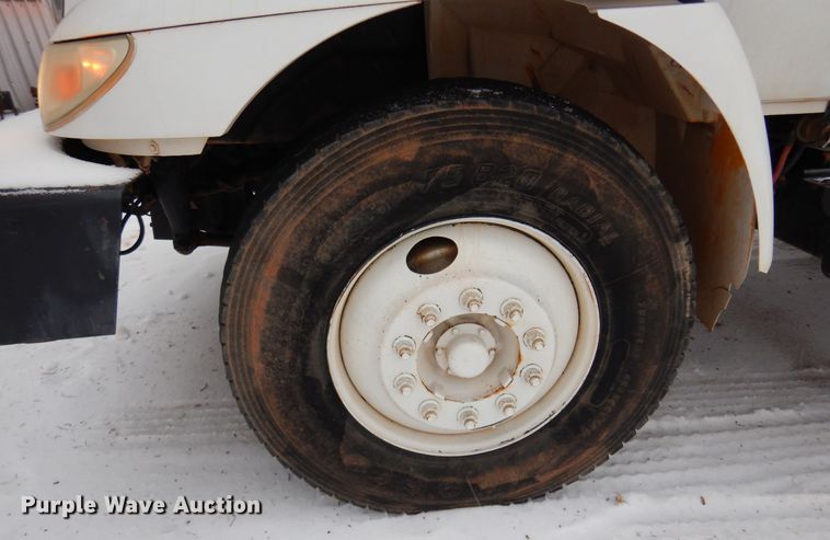 image for item DK4289 2006 International 4300  bucket truck