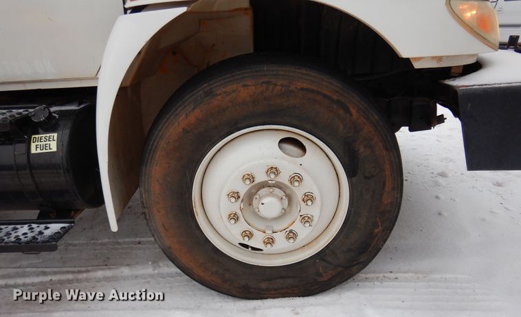 image for item DK4289 2006 International 4300  bucket truck