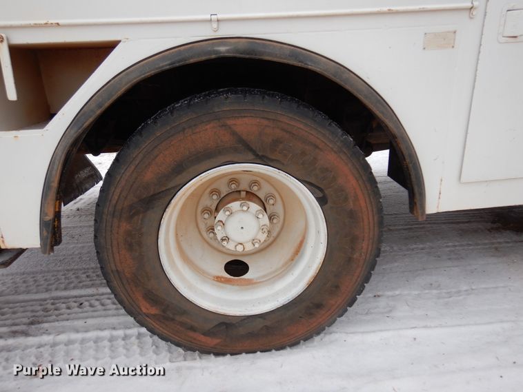 image for item DK4289 2006 International 4300  bucket truck