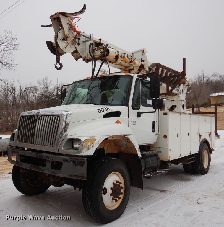 image for item DK4290 2006 International 7300  digger derrick truck