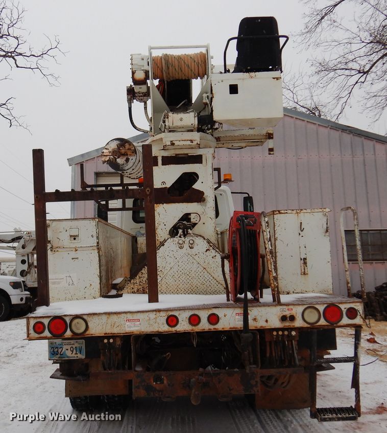 image for item DK4290 2006 International 7300  digger derrick truck