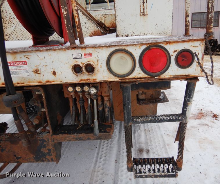 image for item DK4290 2006 International 7300  digger derrick truck