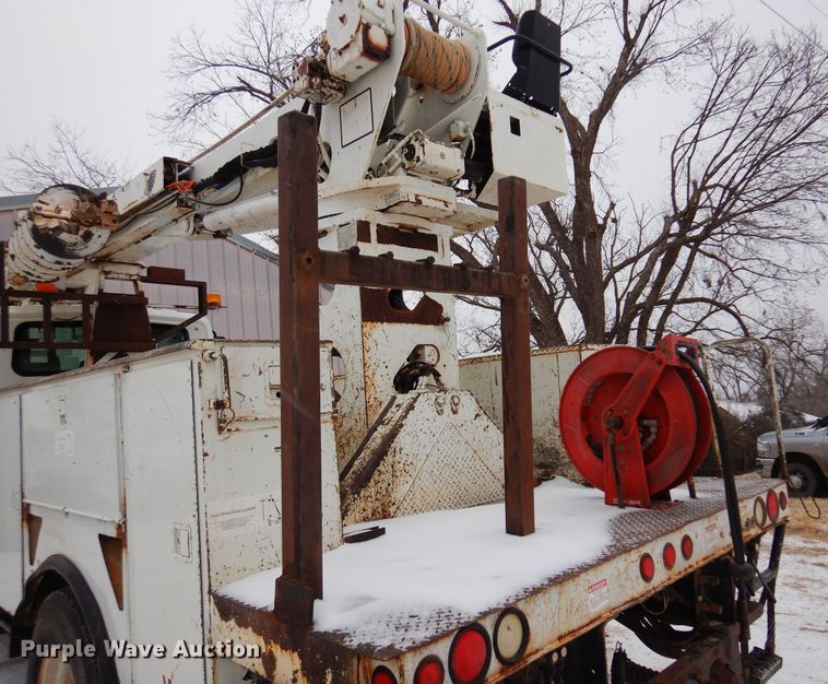 image for item DK4290 2006 International 7300  digger derrick truck