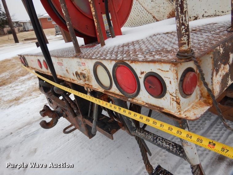 image for item DK4290 2006 International 7300  digger derrick truck