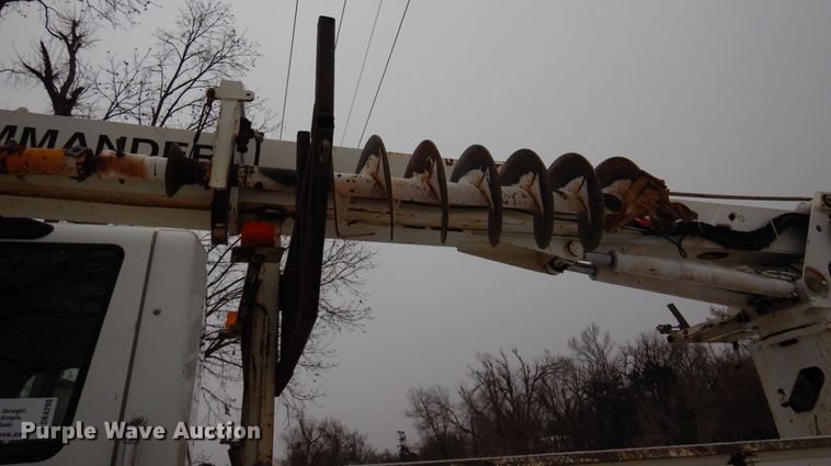 image for item DK4290 2006 International 7300  digger derrick truck