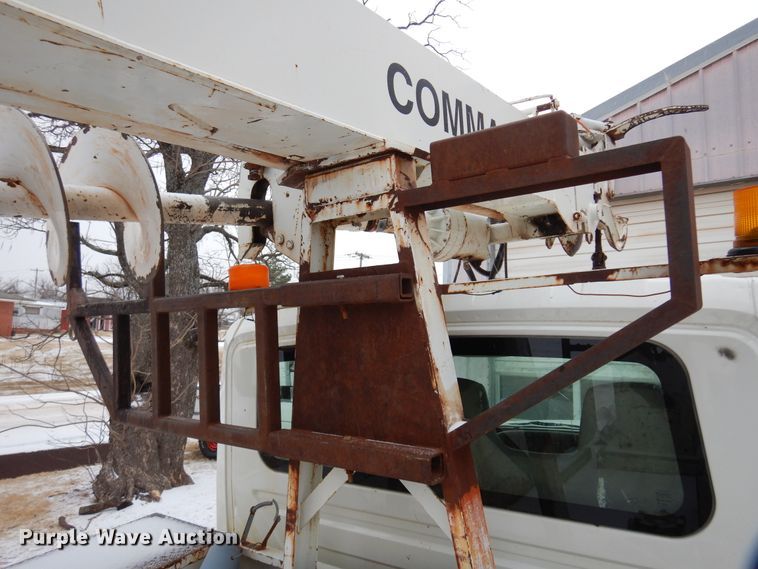 image for item DK4290 2006 International 7300  digger derrick truck