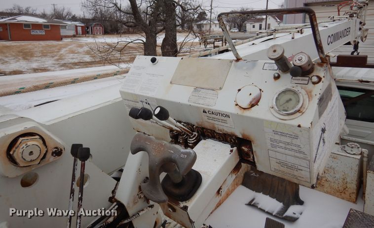 image for item DK4290 2006 International 7300  digger derrick truck