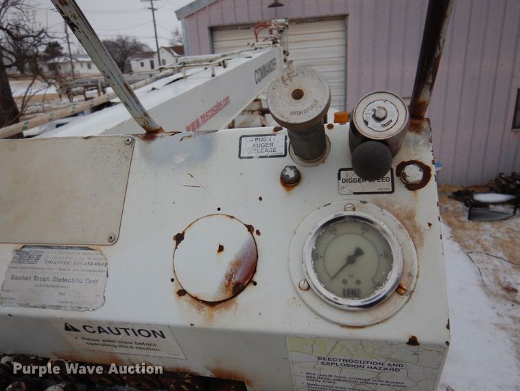 image for item DK4290 2006 International 7300  digger derrick truck