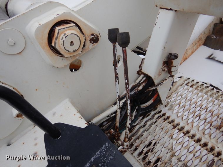 image for item DK4290 2006 International 7300  digger derrick truck