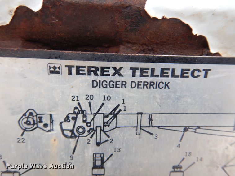 image for item DK4290 2006 International 7300  digger derrick truck