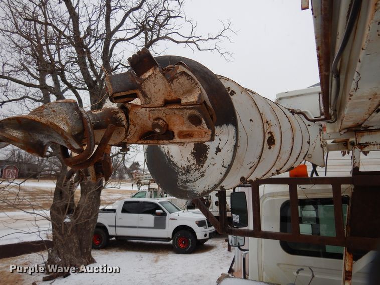 image for item DK4290 2006 International 7300  digger derrick truck