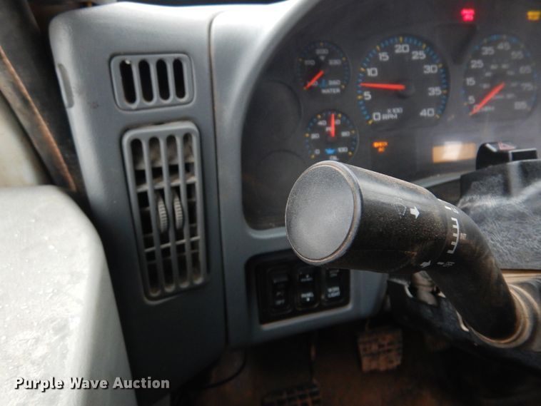 image for item DK4290 2006 International 7300  digger derrick truck