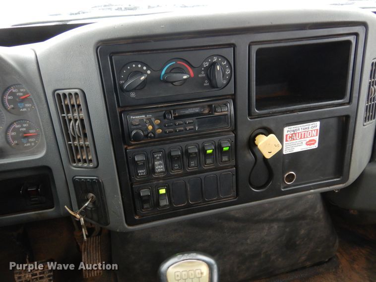 image for item DK4290 2006 International 7300  digger derrick truck