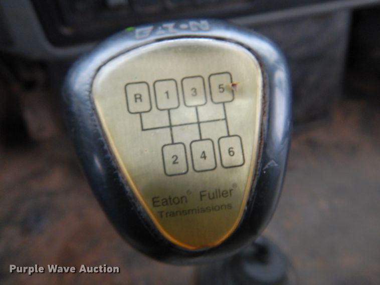 image for item DK4290 2006 International 7300  digger derrick truck