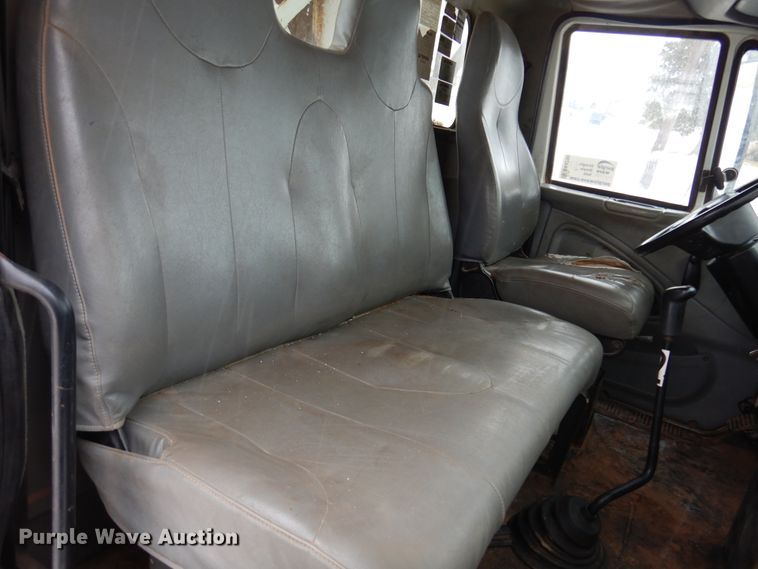 image for item DK4290 2006 International 7300  digger derrick truck