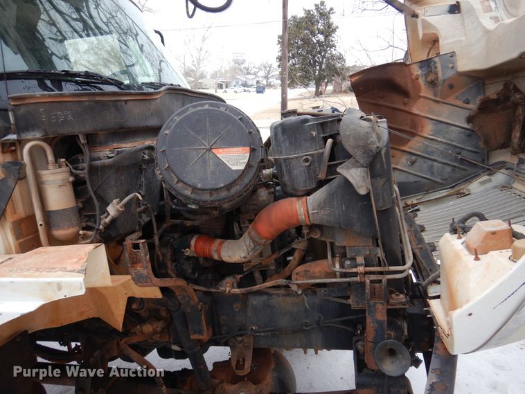 image for item DK4290 2006 International 7300  digger derrick truck