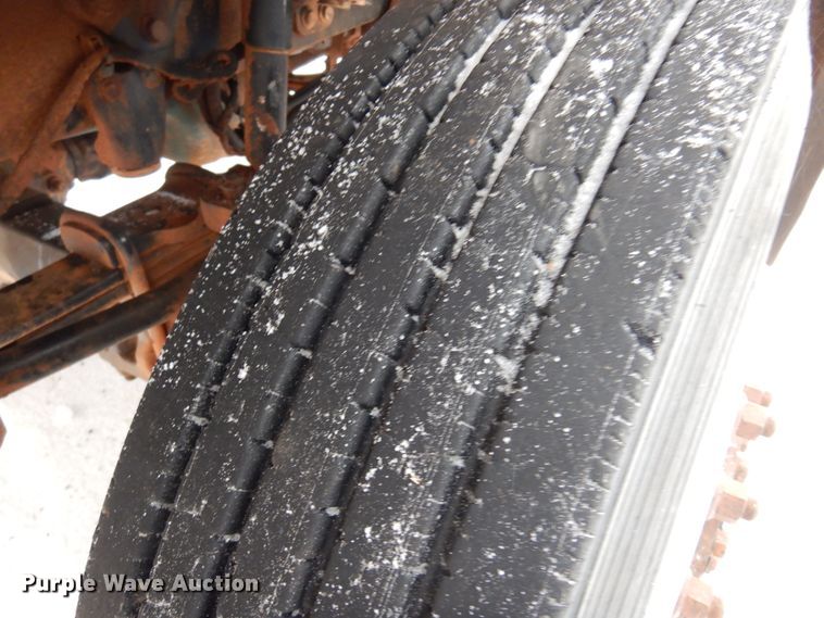 image for item DK4290 2006 International 7300  digger derrick truck