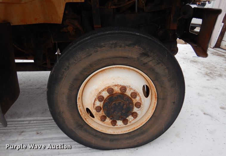 image for item DK4290 2006 International 7300  digger derrick truck