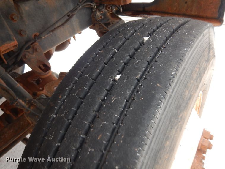 image for item DK4290 2006 International 7300  digger derrick truck