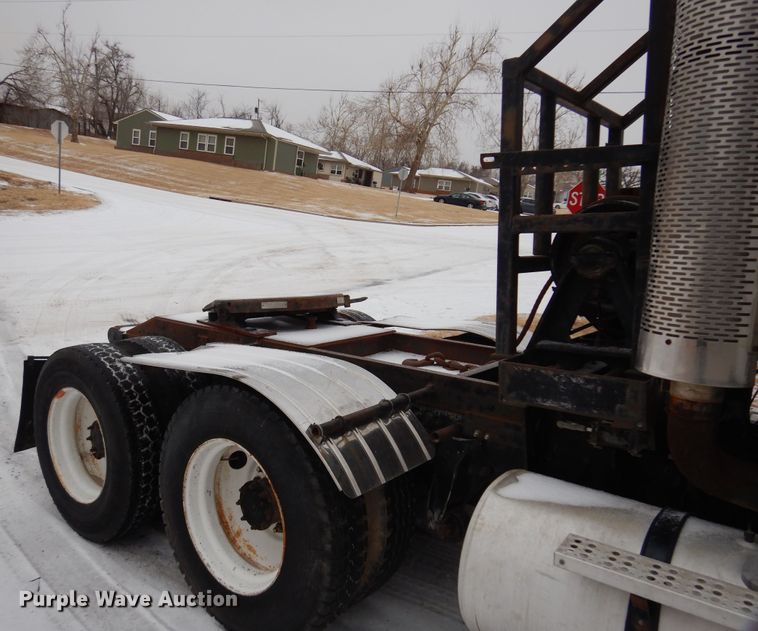 image for item DK4291 1994 Freightliner FLC112  winch truck