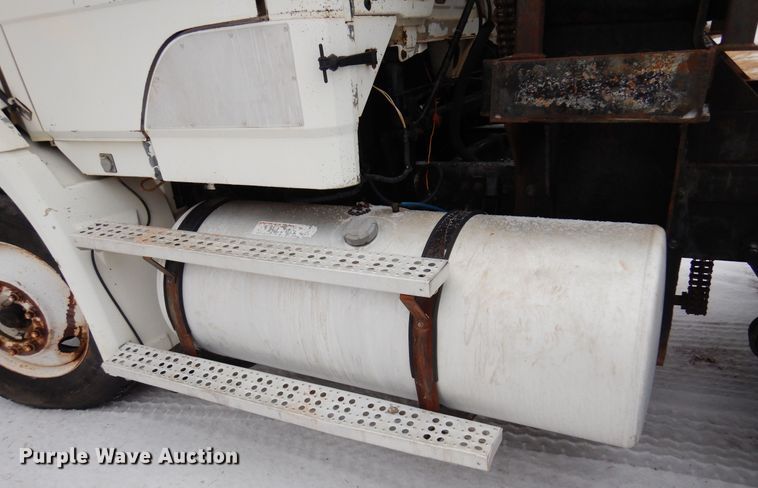 image for item DK4291 1994 Freightliner FLC112  winch truck