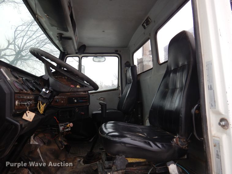 image for item DK4291 1994 Freightliner FLC112  winch truck