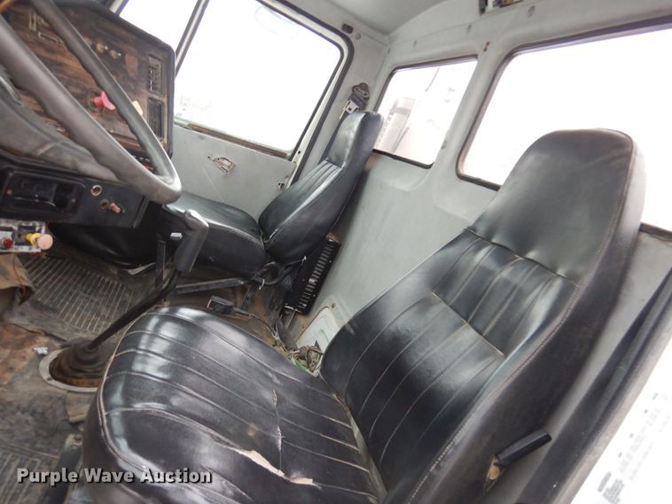 image for item DK4291 1994 Freightliner FLC112  winch truck