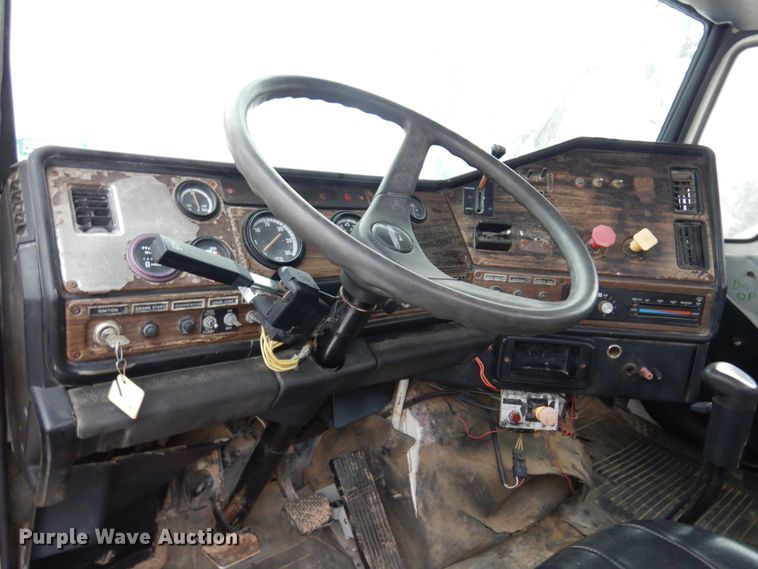 image for item DK4291 1994 Freightliner FLC112  winch truck