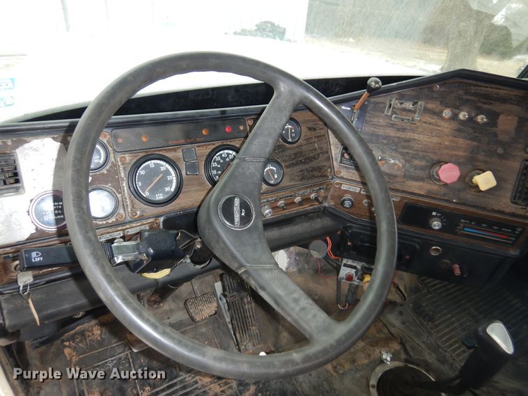 image for item DK4291 1994 Freightliner FLC112  winch truck