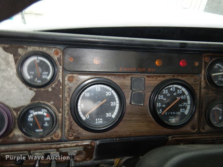 image for item DK4291 1994 Freightliner FLC112  winch truck