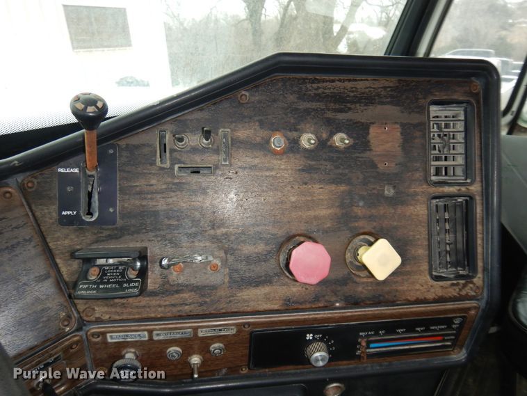 image for item DK4291 1994 Freightliner FLC112  winch truck