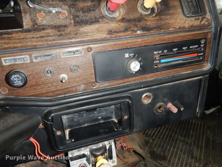 image for item DK4291 1994 Freightliner FLC112  winch truck