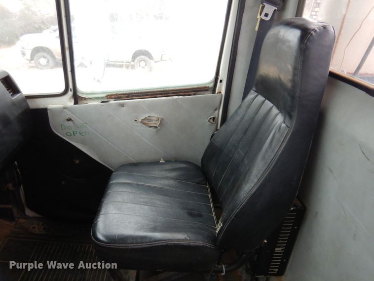 image for item DK4291 1994 Freightliner FLC112  winch truck