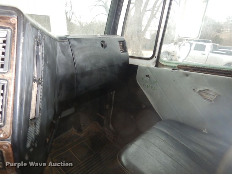 image for item DK4291 1994 Freightliner FLC112  winch truck