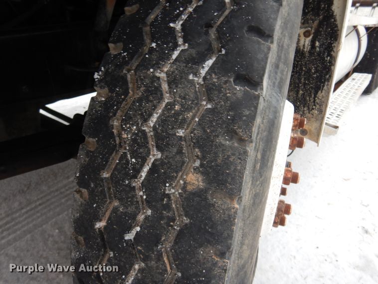 image for item DK4291 1994 Freightliner FLC112  winch truck