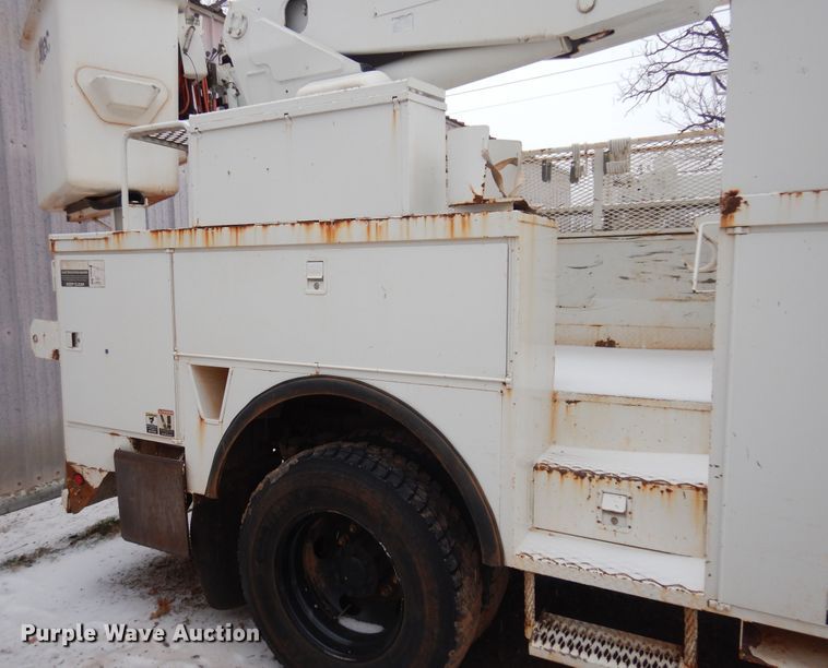 image for item DK4292 2001 Chevrolet T8500  bucket truck