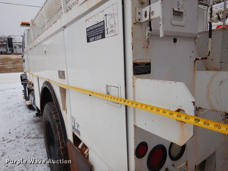 image for item DK4292 2001 Chevrolet T8500  bucket truck