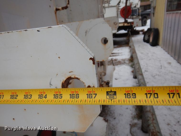 image for item DK4292 2001 Chevrolet T8500  bucket truck