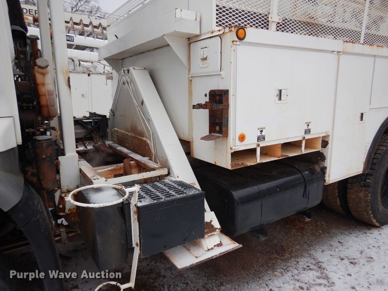 image for item DK4292 2001 Chevrolet T8500  bucket truck