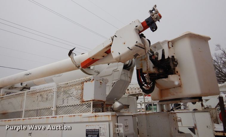 image for item DK4292 2001 Chevrolet T8500  bucket truck