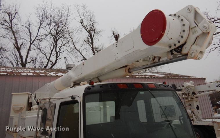 image for item DK4292 2001 Chevrolet T8500  bucket truck