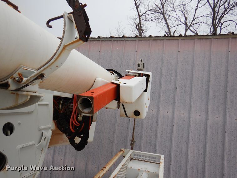 image for item DK4292 2001 Chevrolet T8500  bucket truck