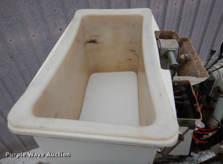 image for item DK4292 2001 Chevrolet T8500  bucket truck