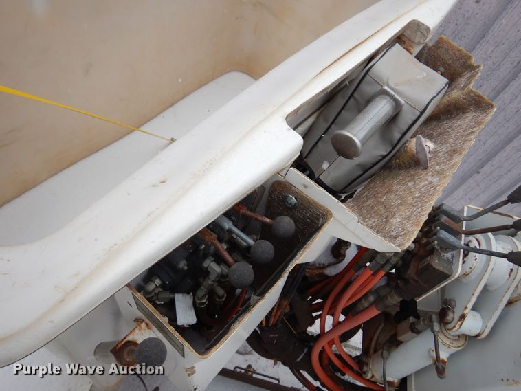 image for item DK4292 2001 Chevrolet T8500  bucket truck