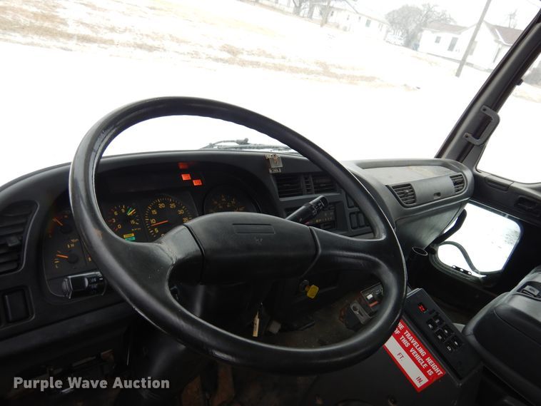 image for item DK4292 2001 Chevrolet T8500  bucket truck